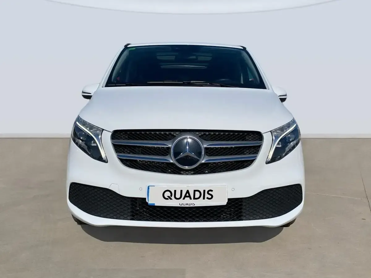 Usado Mercedes V300 Avantgarde 239 CV (175 kW) 2022 Blanco Monovolumen