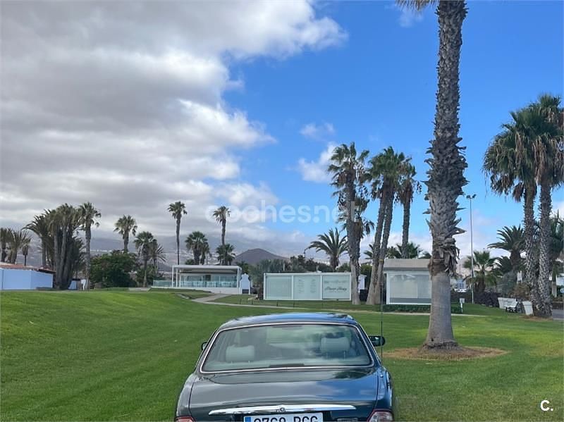 Usado Jaguar XJ8 Executive 240 CV (176 kW) 2000 Verde Berlina