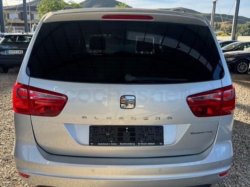 Usado Seat Alhambra Ecomotive 140 CV (102 kW) 2015 Gris / plata Monovolumen