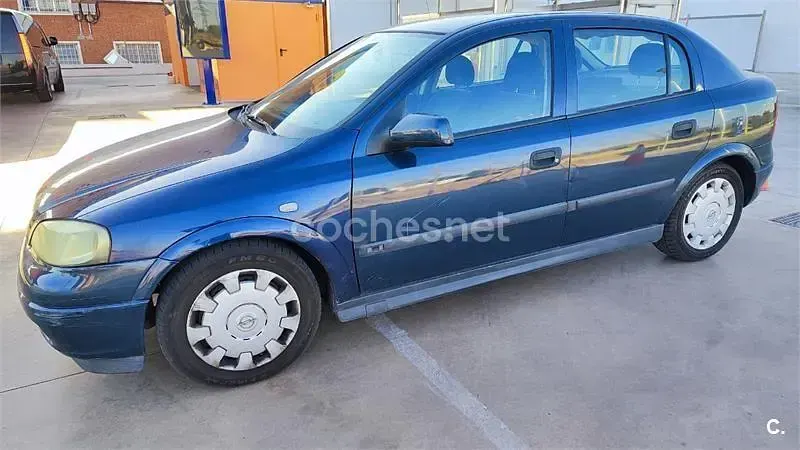 Usado Opel Astra Comfort 100 CV (73 kW) 2002 Azul Berlina