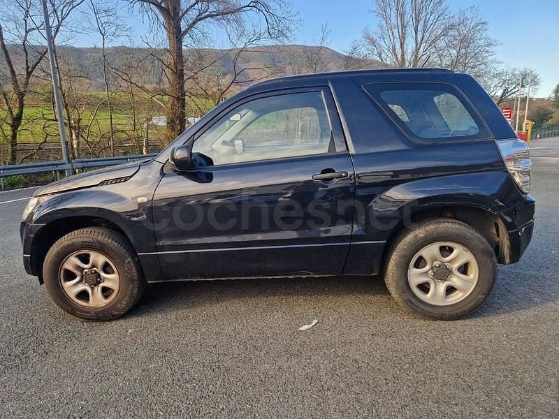 Usado Suzuki Grand Vitara 106 CV (77 kW) 2010 Negro SUV