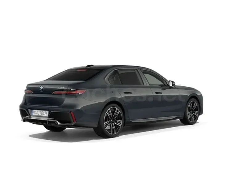 Usado BMW 750e Executive 489 CV (359 kW) 2026 Gris / plata Berlina