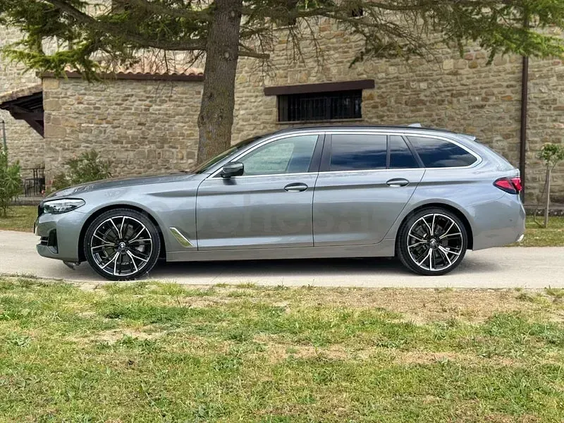 Usado BMW 520 Comfort Edition 190 CV (139 kW) 2023 Gris / plata Familiar