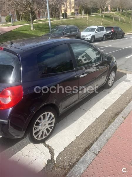Usado Renault Clio II Rip Curl 85 CV (62 kW) 2008 Violeta / lila Berlina