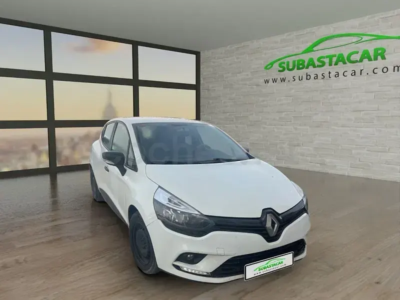Usado Renault Clio IV Business 75 CV (55 kW) 2019 Blanco Berlina