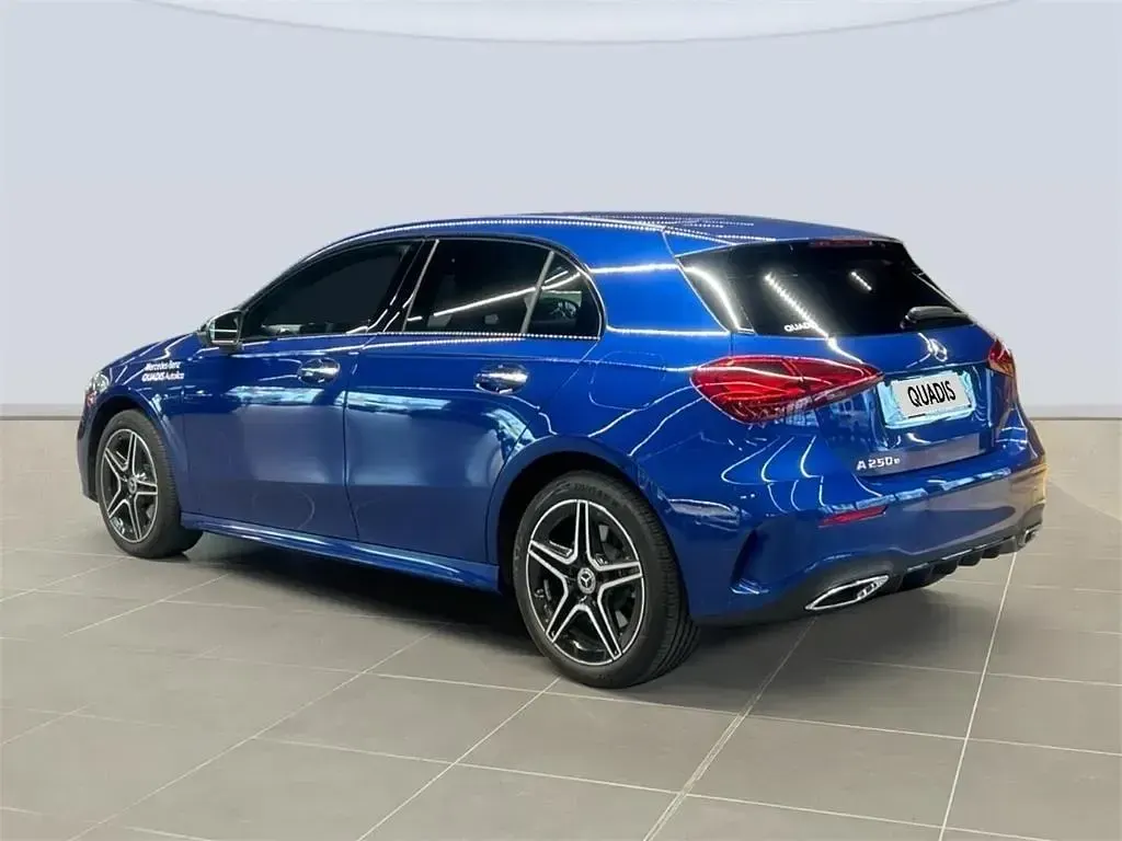Usado Mercedes A250 218 CV (160 kW) 2025 Azul Berlina