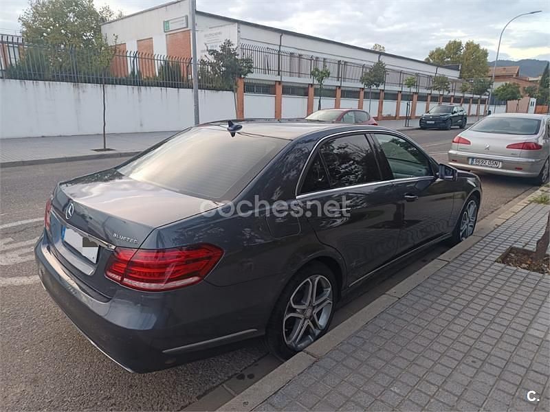 Usado Mercedes E220 170 CV (125 kW) 2015 Gris / plata Berlina