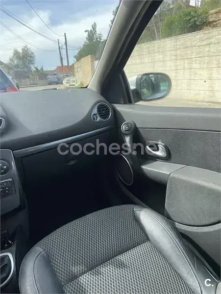 Usado Renault Clio Exception 105 CV (77 kW) 2010 Gris / plata Familiar