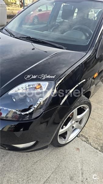 Negro Usado 2004 Ford Fiesta Trend Utilitario | 2600 € (Precio justo) - Imagen 1/4