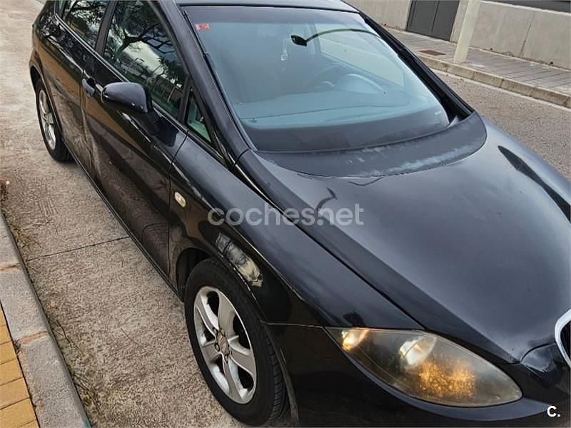 Usado Seat Leon Stylance 105 CV (77 kW) 2007 Negro Utilitario