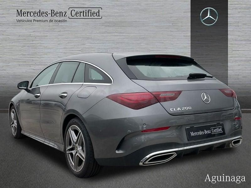 Usado Mercedes CLA200 Shooting Brake 163 CV (119 kW) 2025 Gris / plata Familiar