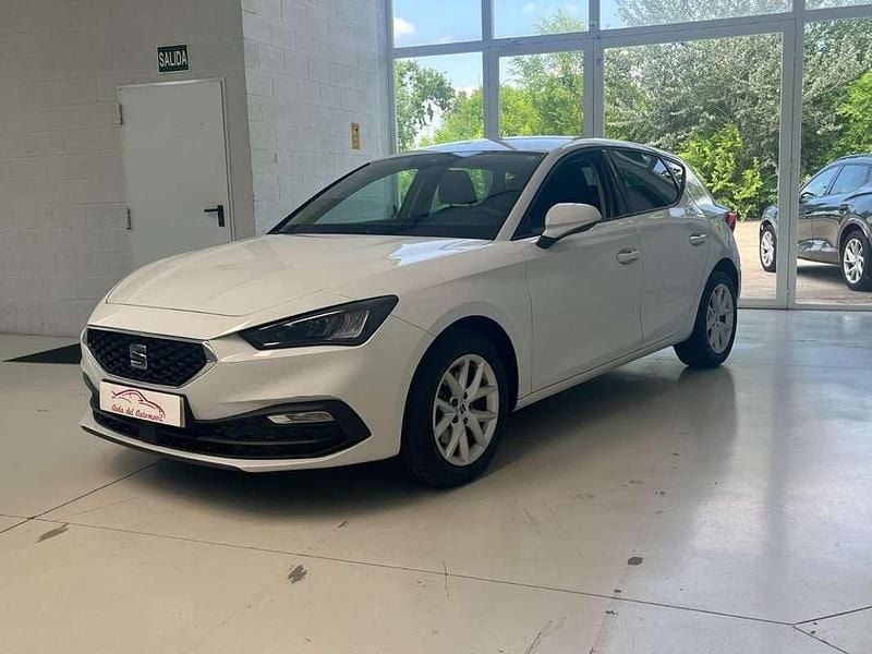 Usado Seat Leon Style 114 CV (83 kW) 2021 Blanco Utilitario
