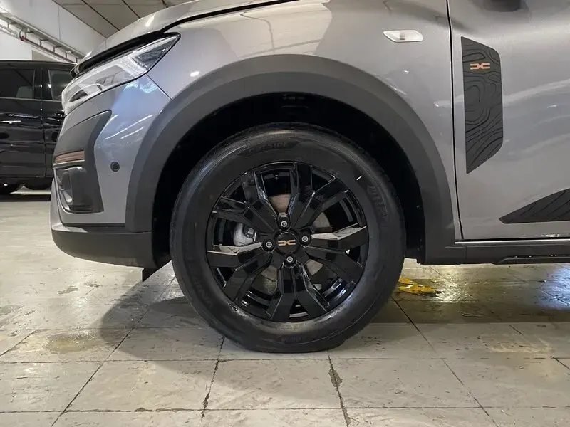 Nuevo Dacia Sandero Extreme 100 CV (73 kW) 2025 Gris Berlina