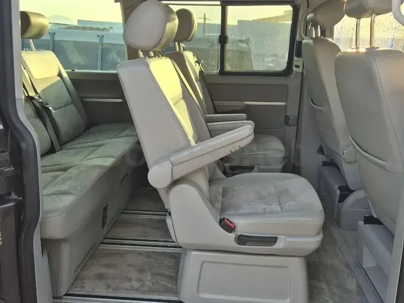 Usado VW Multivan Highline 180 CV (132 kW) 2012 Marrón Monovolumen