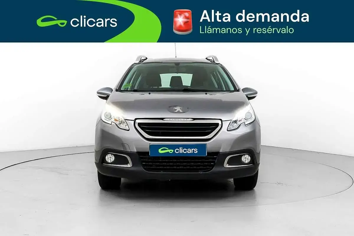 Usado Peugeot 2008 Active 110 CV (80 kW) 2015 Gris SUV