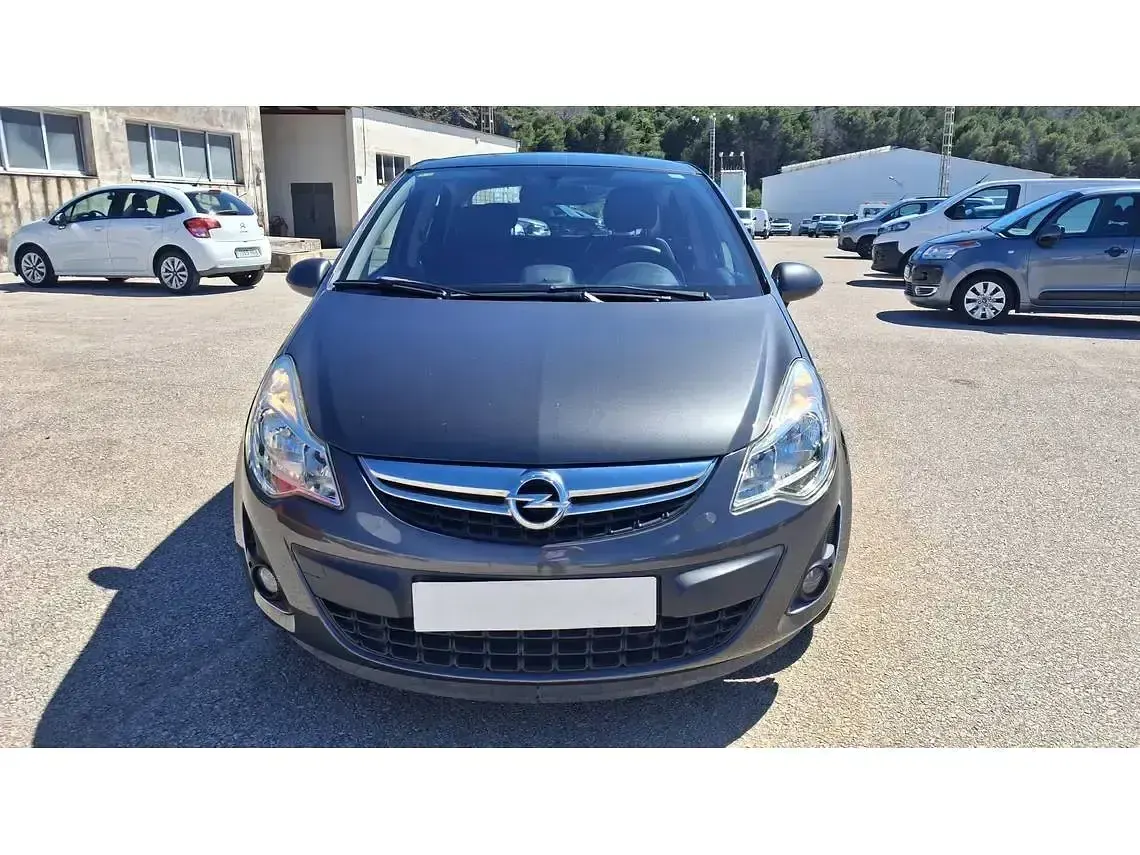 Usado Opel Corsa Selective 85 CV (62 kW) 2012 Gris Utilitario