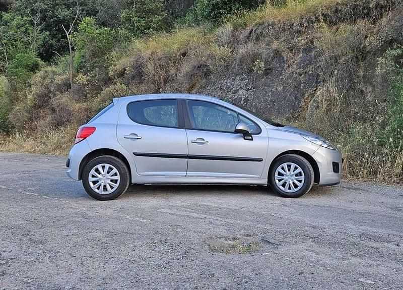 Usado Peugeot 207 73 CV (53 kW) 2010 Gris Utilitario