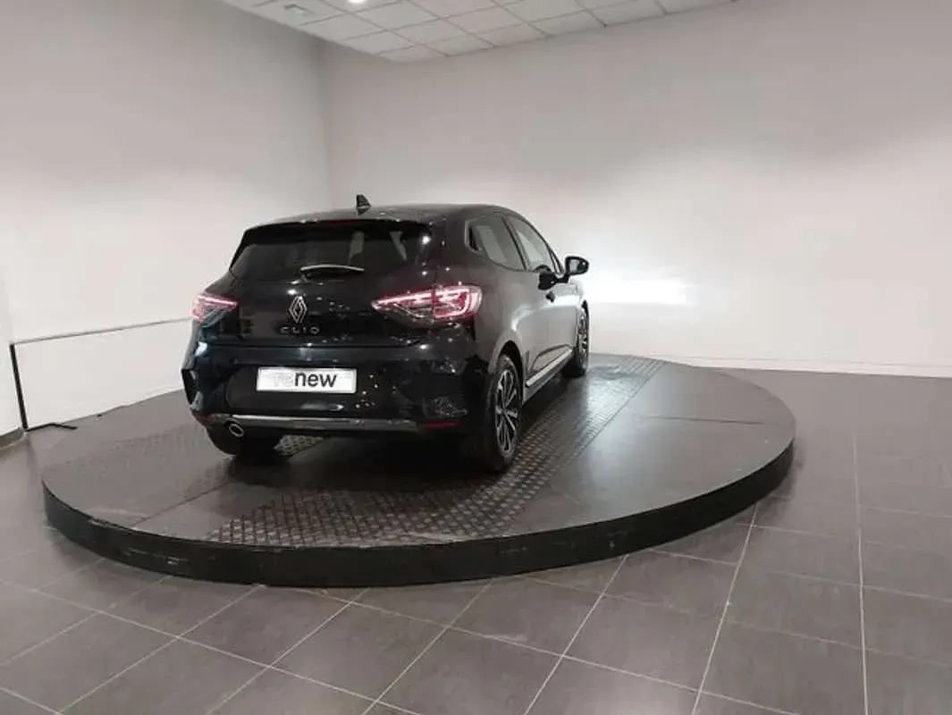 Usado Renault Clio V Techno 101 CV (74 kW) 2025 Negro Berlina