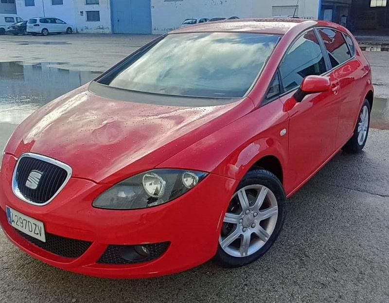 Usado Seat Leon 100 CV (73 kW) 2005 Rojo Utilitario