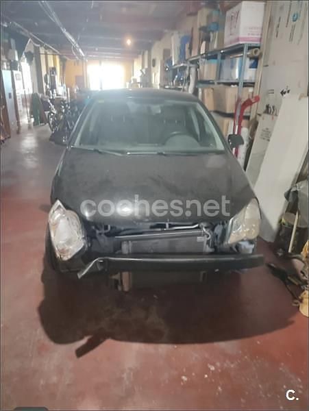 Usado VW Polo Match 70 CV (51 kW) 2006 Negro Utilitario