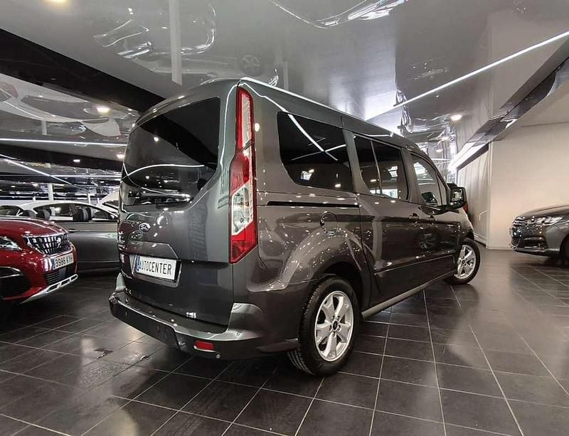 Usado Ford Tourneo Connect Titanium 120 CV (88 kW) 2015 Gris Monovolumen