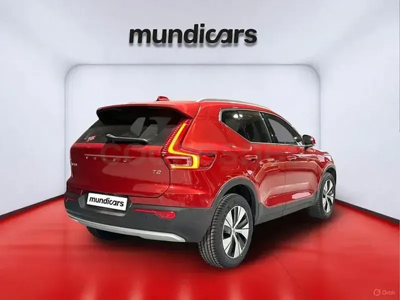 Usado Volvo XC40 Momentum 129 CV (94 kW) 2021 Rojo SUV
