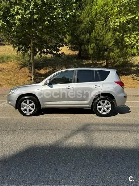 Usado Toyota RAV4 Sol 152 CV (111 kW) 2007 Gris / plata SUV