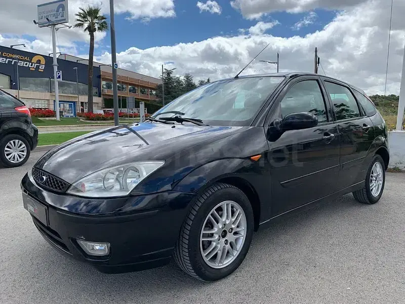 Usado Ford Focus Ghia 100 HP (73 kW) 2003 Preto Sedan