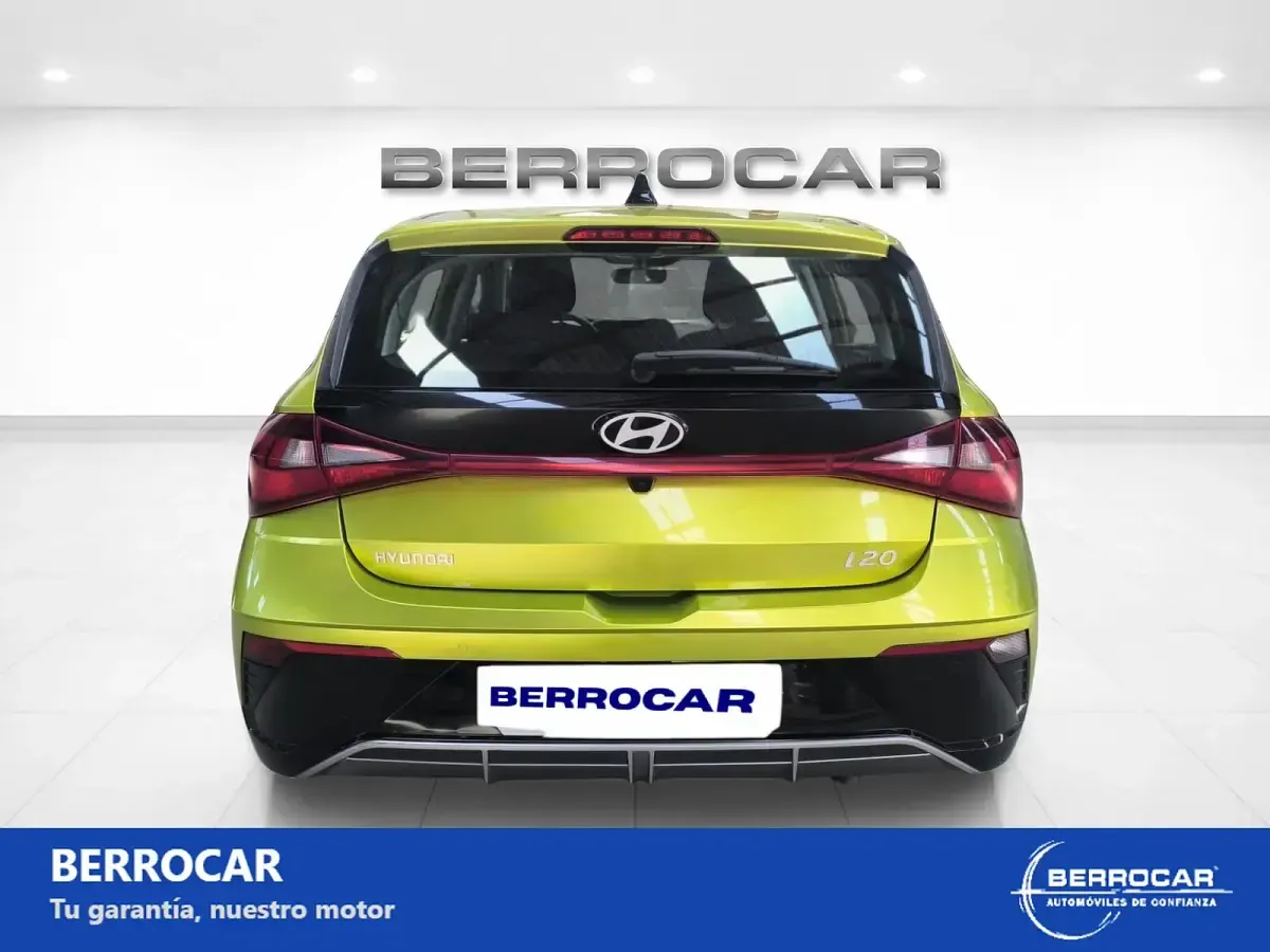 Usado Hyundai i20 100 CV (73 kW) 2024 Verde Utilitario