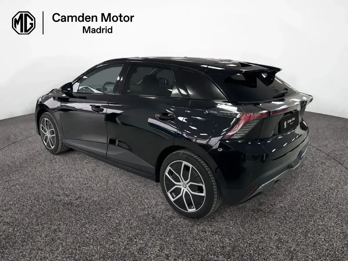 Ny MG MG4 EV Luxury 149 kW (203 HK) 2025 Svart Halvkombi