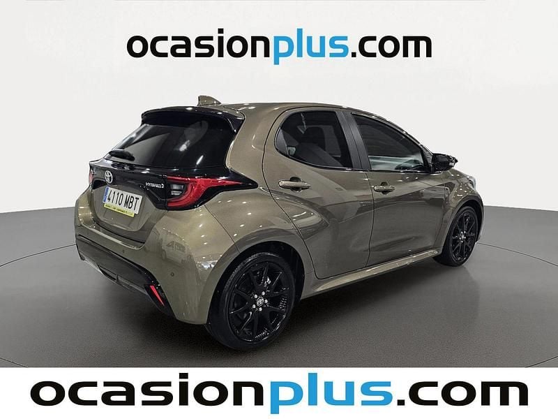 Usado Toyota Yaris Hybrid Style 116 CV (85 kW) 2022 Marrón Utilitario