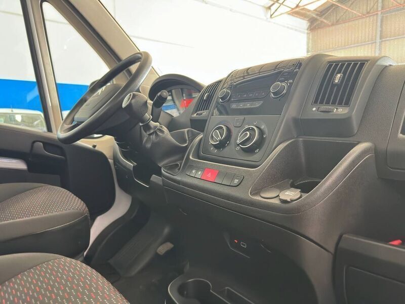 Usado Citroën Jumper 140 CV (102 kW) 2021 Blanco Monovolumen