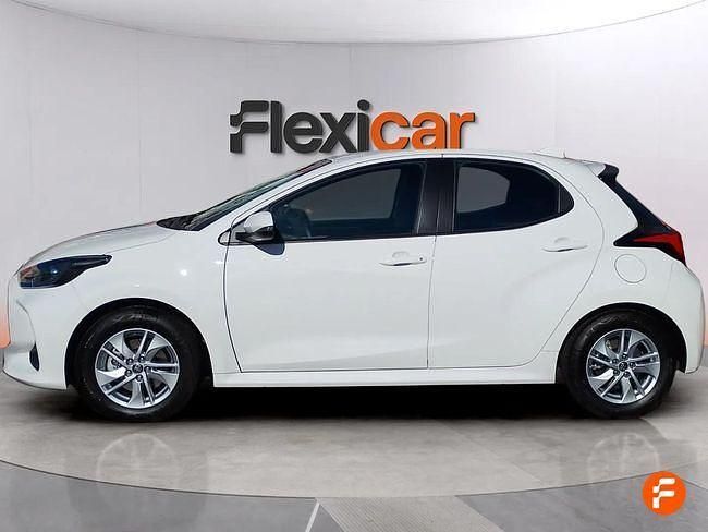 Usado Toyota Yaris Hybrid Active 116 CV (85 kW) 2021 Blanco