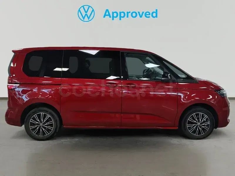 Usado VW Multivan Life 150 CV (110 kW) 2025 Rojo Monovolumen