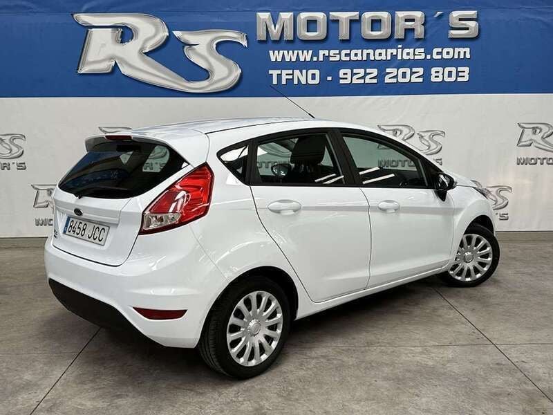 Usado Ford Fiesta Trend 82 CV (60 kW) 2015 Blanco Utilitario