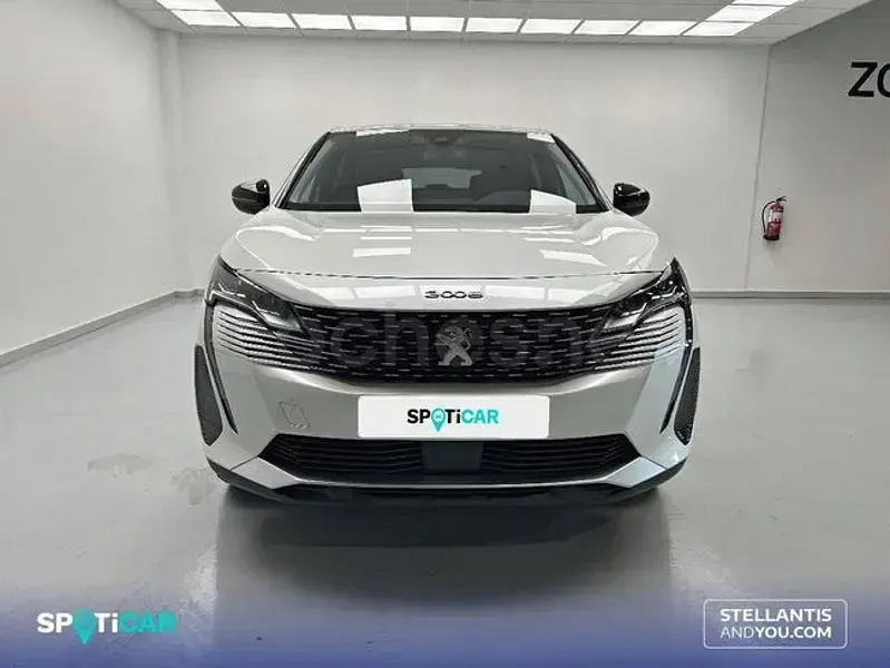 Usado Peugeot 3008 Allure 130 CV (95 kW) 2023 Blanco SUV