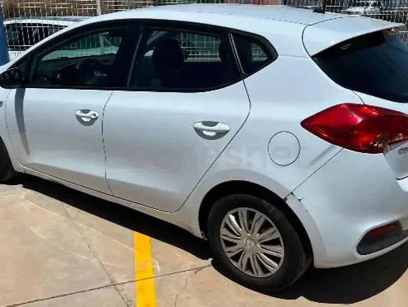 Usado Kia Ceed GT 90 CV (66 kW) 2014 Blanco Berlina