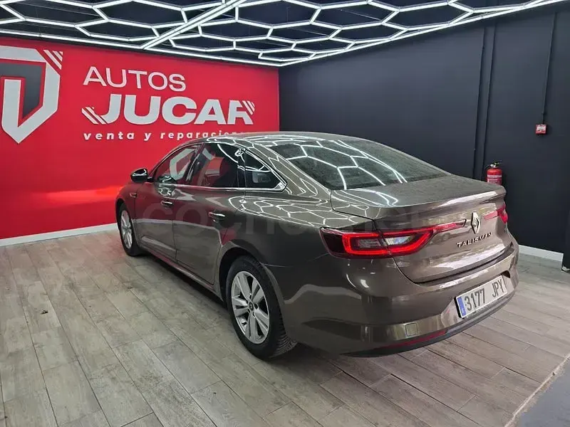 Usado Renault Talisman Intens 130 CV (95 kW) 2017 Marrón Berlina