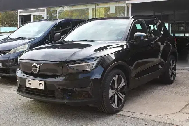 Usado Volvo XC40 Core 172 kW (234 CV) 2023 Negro SUV