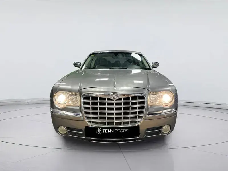 Usado Chrysler 300C 218 CV (160 kW) 2008 Gris / plata Berlina