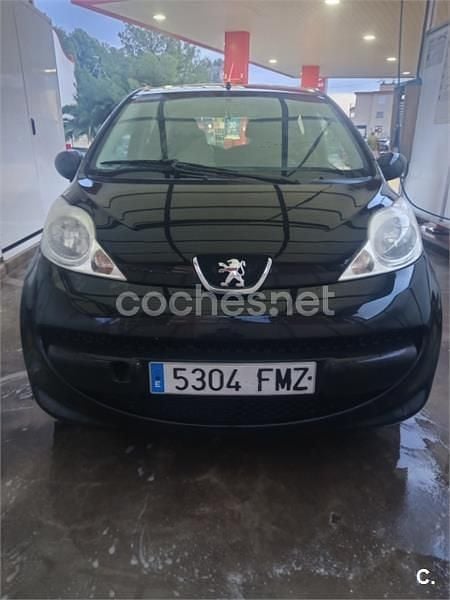 Usado Peugeot 107 Urban Move 54 CV (39 kW) 2007 Negro Utilitario