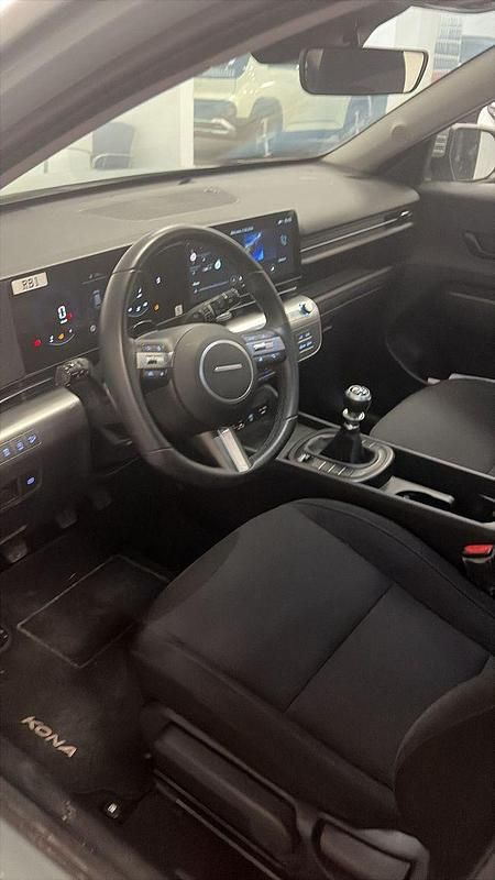 Usado Hyundai Kona 120 CV (88 kW) 2024 Verde SUV