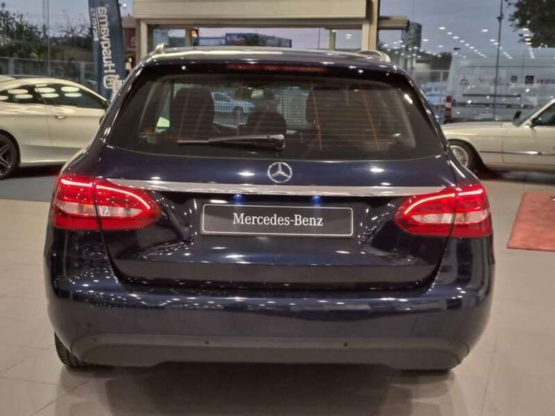Usado Mercedes C180 116 CV (85 kW) 2015 Azul Berlina