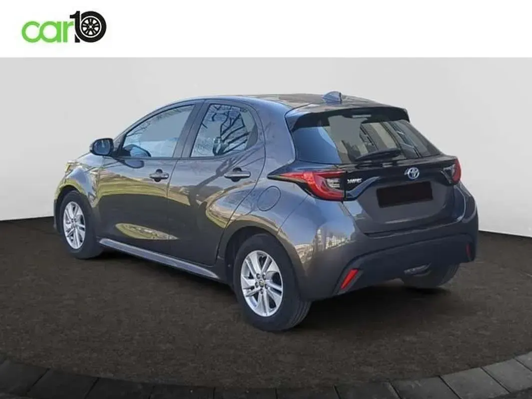 Usado Toyota Yaris Business Edition 116 CV (85 kW) 2021 Gris Utilitario