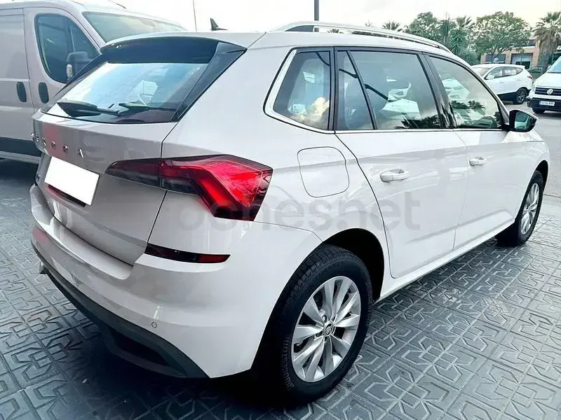 Usado Skoda Kamiq Ambition 110 CV (80 kW) 2021 Blanco SUV