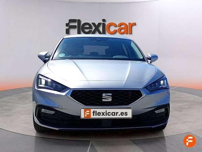 Usado Seat Leon Style 131 CV (96 kW) 2023 Gris Utilitario