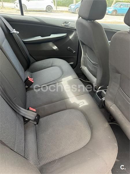 Usado Skoda Fabia Comfort 75 CV (55 kW) 2004 Beige Berlina