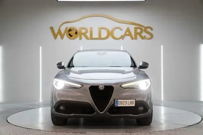 Usado Alfa Romeo Stelvio Sprint 190 CV (139 kW) 2021 SUV