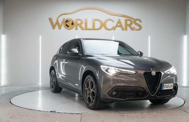 Usado Alfa Romeo Stelvio Sprint 190 CV (139 kW) 2021 Gris SUV