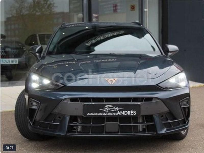 Usado Cupra Leon 150 CV (110 kW) 2024 Gris / plata Familiar